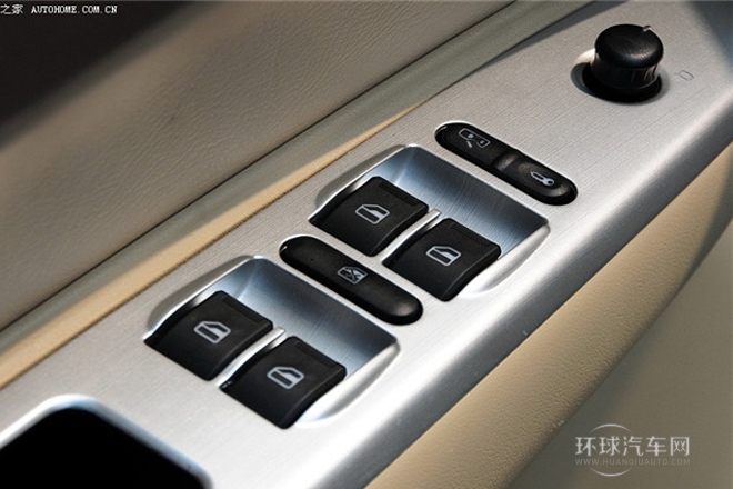 2012款 2.0L 自動豪華型