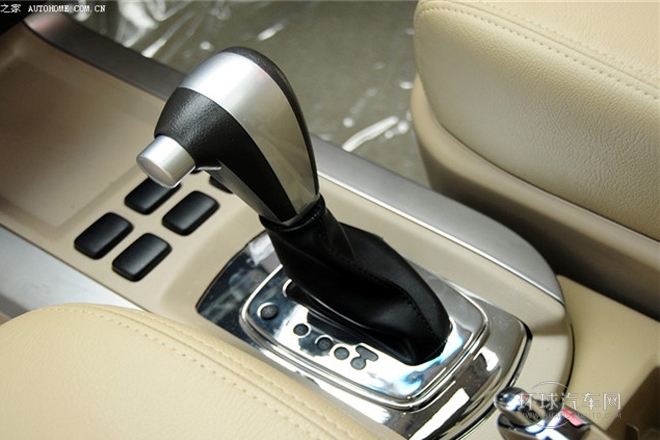 2012款 2.0L 自動豪華型