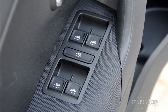 2015款 1.6L 自動30周年紀念版