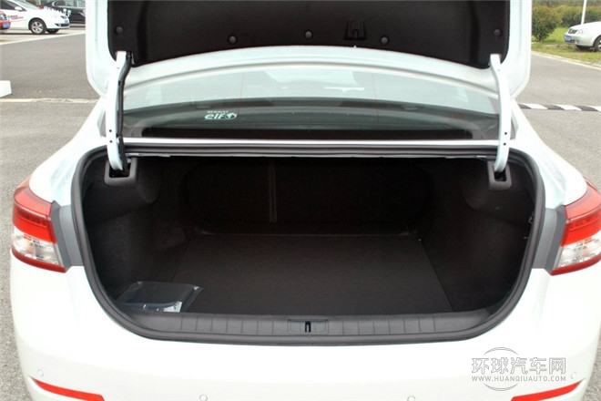 2013款 改款 2.0L 時尚版