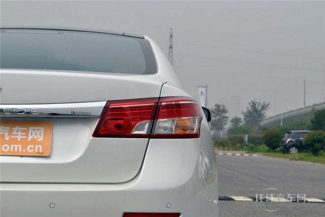 2013款 改款 2.0L 時尚版