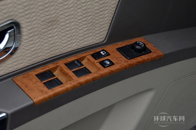 2013款2.4L手動兩驅行政版