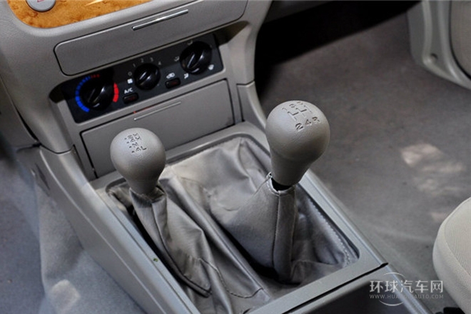 2013款2.4L手動兩驅(qū)行政版