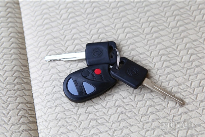 2013款2.4L手動兩驅豪華版