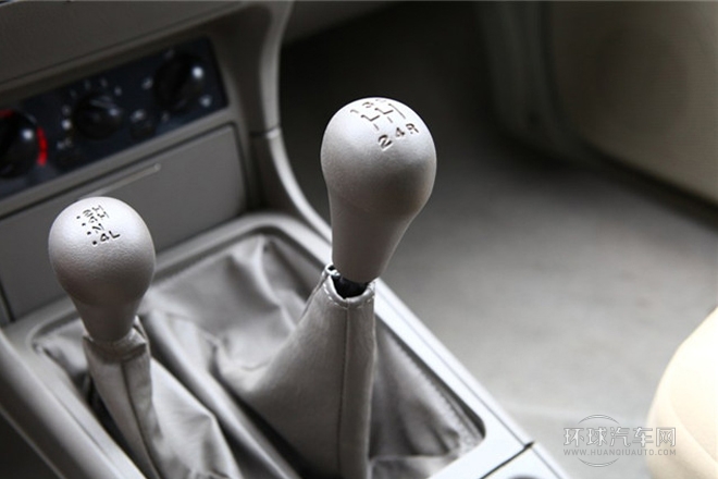 2013款2.4L手動兩驅(qū)豪華版