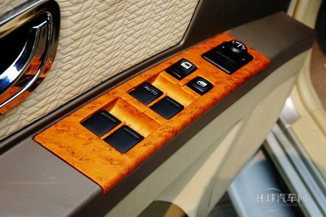 2013款2.5L手動兩驅豪華版