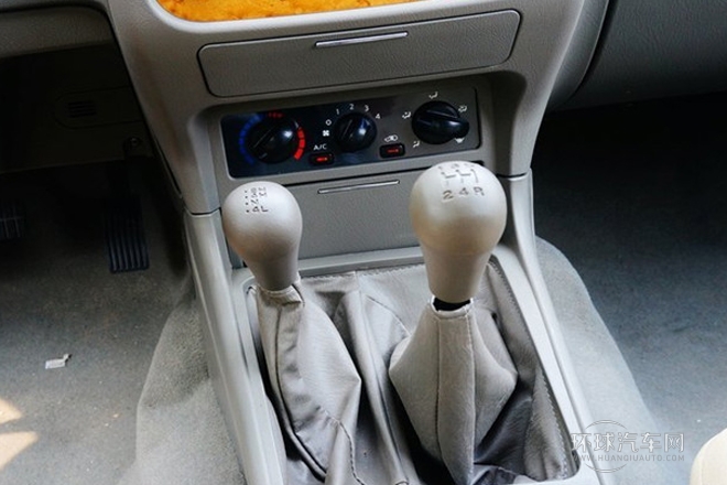 2013款2.5L手動兩驅豪華版