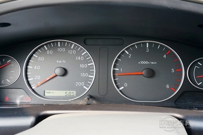2013款2.5L手動(dòng)兩驅(qū)豪華版