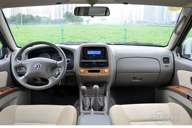 2013款2.5L手動四驅(qū)豪華版