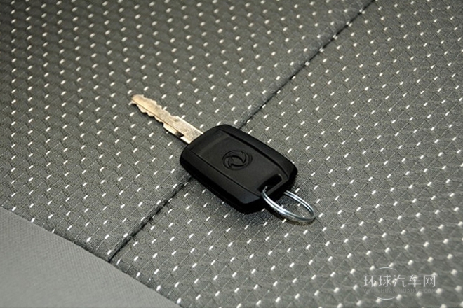 2014款 1.5L 手動標(biāo)準(zhǔn)型7座 國V