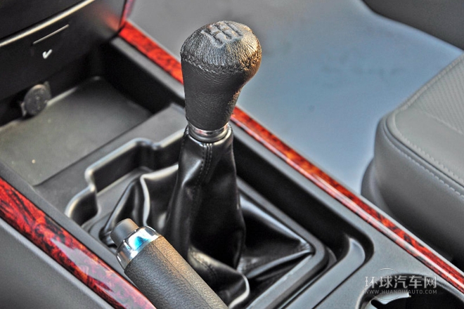 2012款 2.4L至尊版 兩驅(qū)汽油標(biāo)準(zhǔn)型