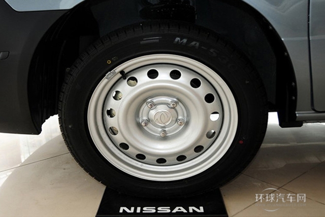 2014款 1.5L 手動(dòng)標(biāo)準(zhǔn)型7座 國IV