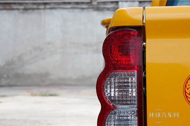 2013款 2.4L歐洲版 兩驅(qū)精英型大雙排