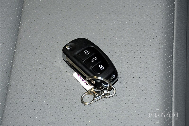 2011款 2.0L 超豪華型