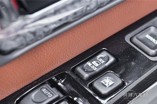 2013款 2.4L歐洲版 四驅領航型小雙排