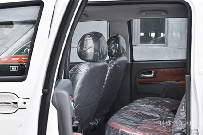 2013款 2.4L歐洲版 四驅領航型小雙排