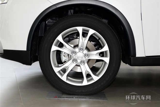 2014款 2.4L 四驅豪華超值版 5座