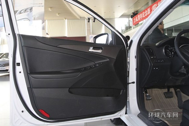 2014款 2.0L 自動(dòng)領(lǐng)先型