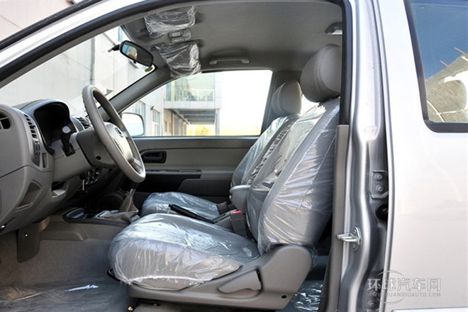 2011款 2.4L公務(wù)版 豪華型 兩驅(qū)小雙排