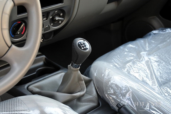 2011款 2.4L公務(wù)版 豪華型 兩驅(qū)小雙排