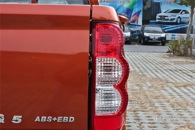 2011款 2.4L公務版 豪華型 兩驅(qū)大雙排