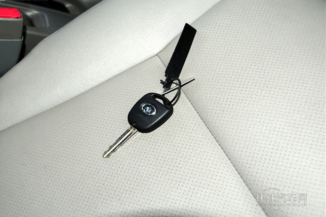 2011款 2.4L公務(wù)版 豪華型 四驅(qū)小雙排