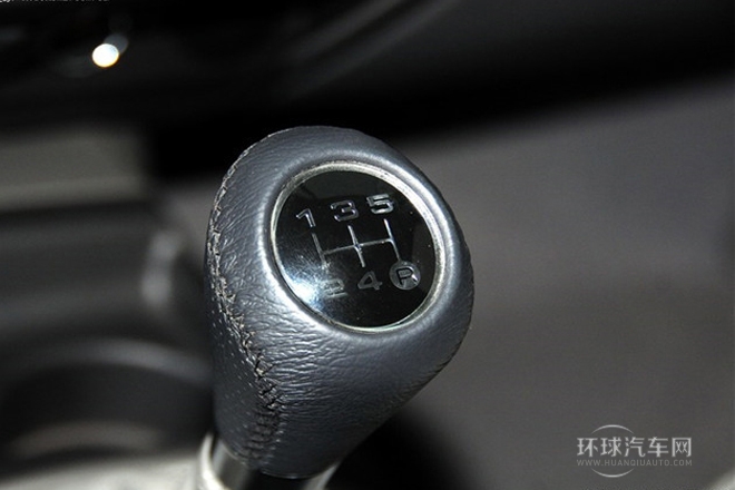 2011款 2.4L公務版 豪華型 四驅小雙排