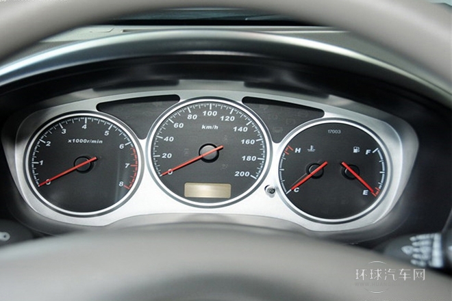 2011款 2.4L公務(wù)版 豪華型 四驅(qū)小雙排