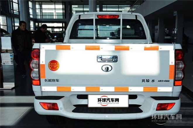 2011款 2.4L公務(wù)版 豪華型 四驅(qū)大雙排