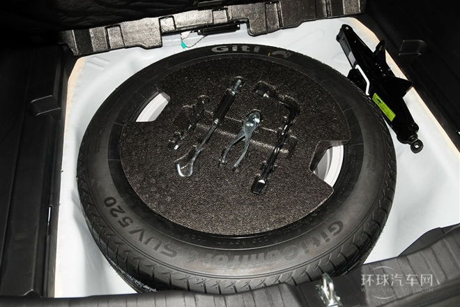 2013款 運動版 1.5T 手動四驅尊貴型