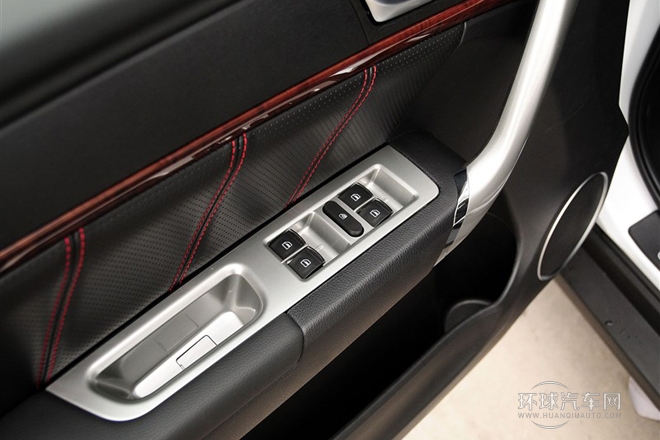 2013款 運動版 1.5T 手動四驅尊貴型