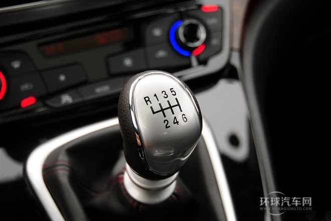 2013款 運(yùn)動(dòng)版 1.5T 手動(dòng)四驅(qū)精英型