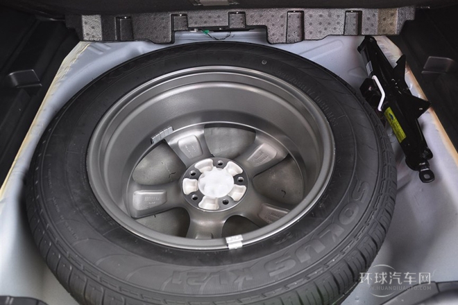 2013款 升級版 1.5T 手動四驅尊貴型