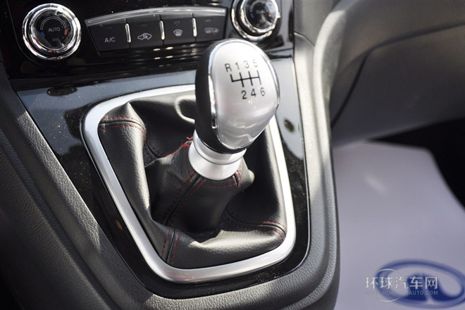 2013款 升級(jí)版 1.5T 手動(dòng)四驅(qū)尊貴型