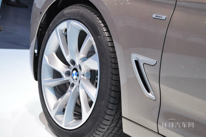 2013款 328i 風(fēng)尚設(shè)計(jì)套裝