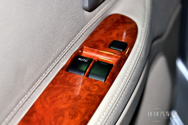 2010款 2.0L睿翔 豪華型(短軸)