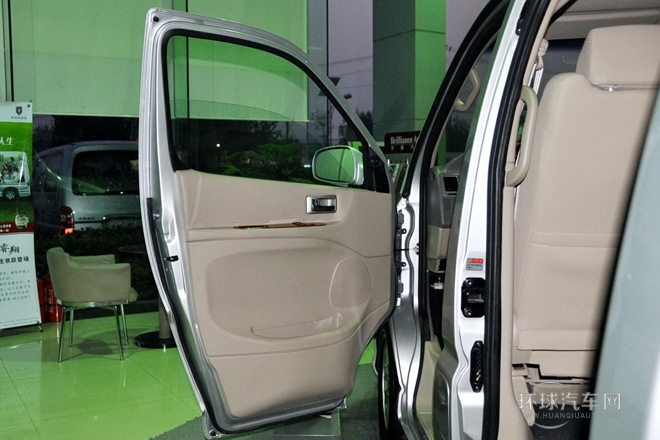 2010款 2.0L睿翔 豪華型(短軸)