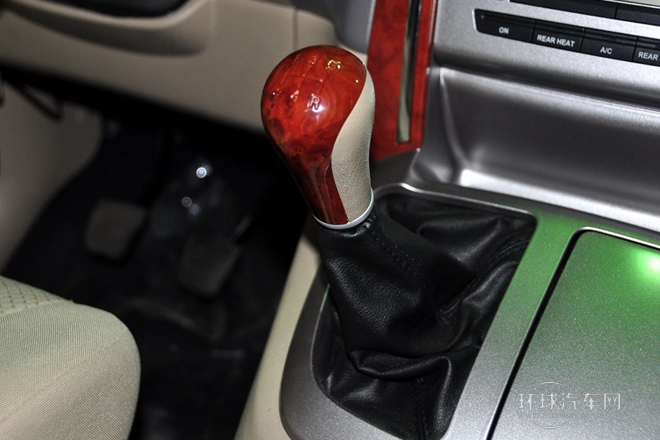 2010款 2.0L睿翔 豪華型(短軸)