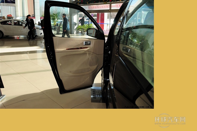 2010款 2.4L-3代 尊領(lǐng)標(biāo)準(zhǔn)型9座4RB2