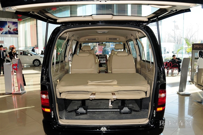 2010款 2.4L-3代 尊領(lǐng)標(biāo)準(zhǔn)型9座4RB2