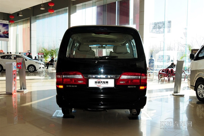 2010款 2.4L-3代 尊領(lǐng)標準型9座4RB2