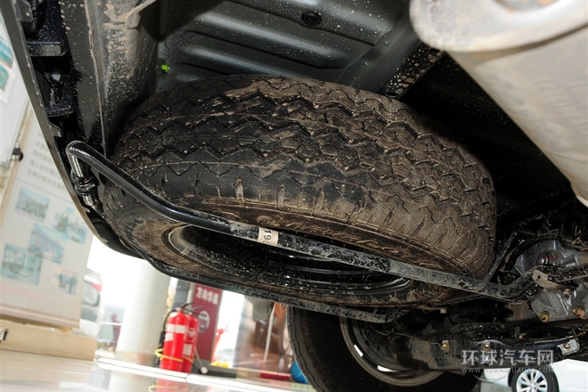 2010款 2.4L-3代 尊領豪華型長軸9座4RB2