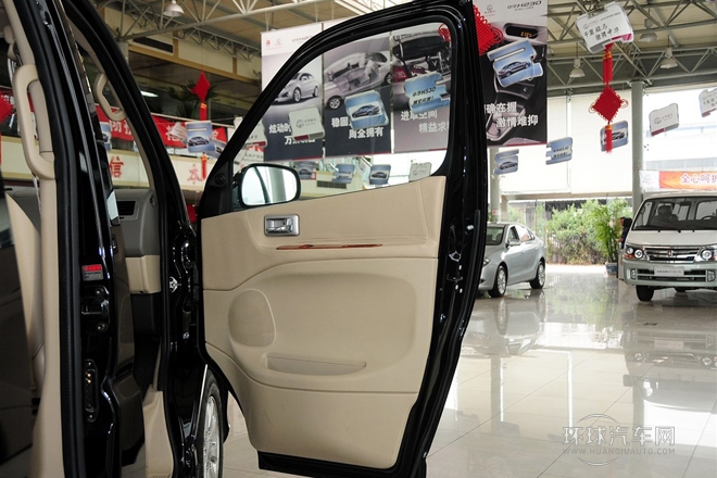 2010款 2.4L-3代 尊領豪華型長軸9座4RB2