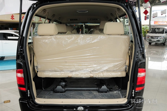 2010款 2.4L-3代 尊領(lǐng)豪華型長軸9座4RB2