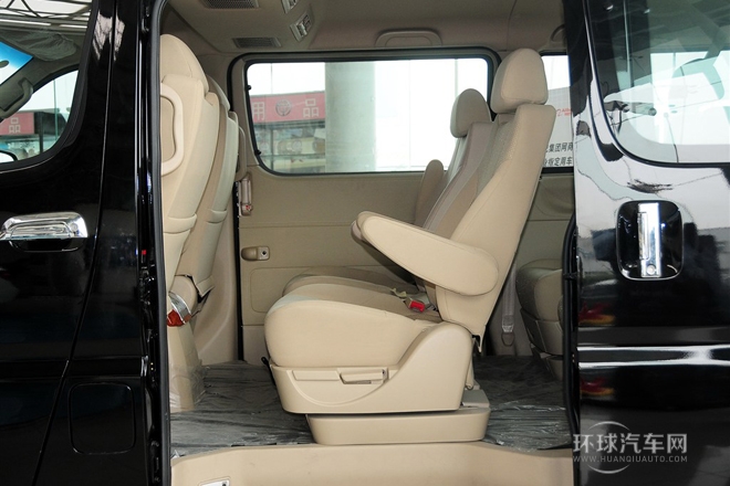 2010款 2.4L-3代 尊領(lǐng)豪華型長軸9座4RB2
