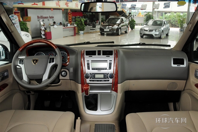 2010款 2.4L-3代 尊領(lǐng)豪華型長軸9座4RB2