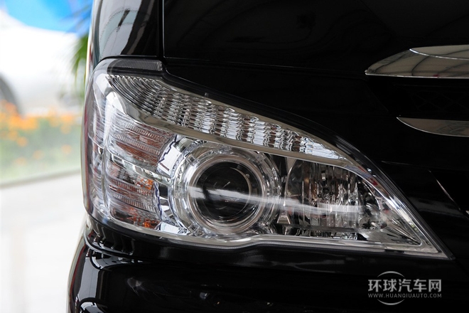 2010款 2.4L-3代 尊領豪華型長軸9座4RB2