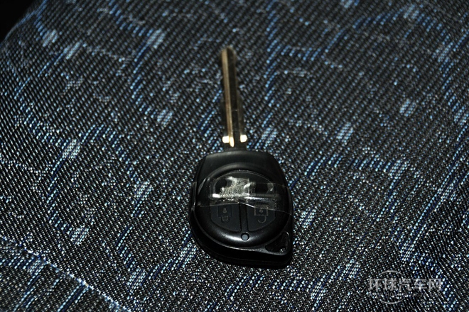 2010款 2.4L-3代 尊領(lǐng)豪華型長軸11座4RB2