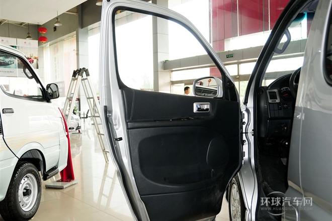 2010款 2.4L-3代 尊領(lǐng)豪華型長軸11座4RB2