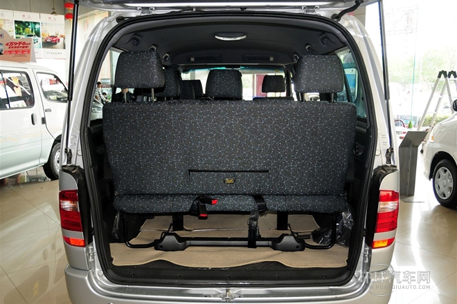 2010款 2.4L-3代 尊領(lǐng)豪華型長(zhǎng)軸11座4RB2